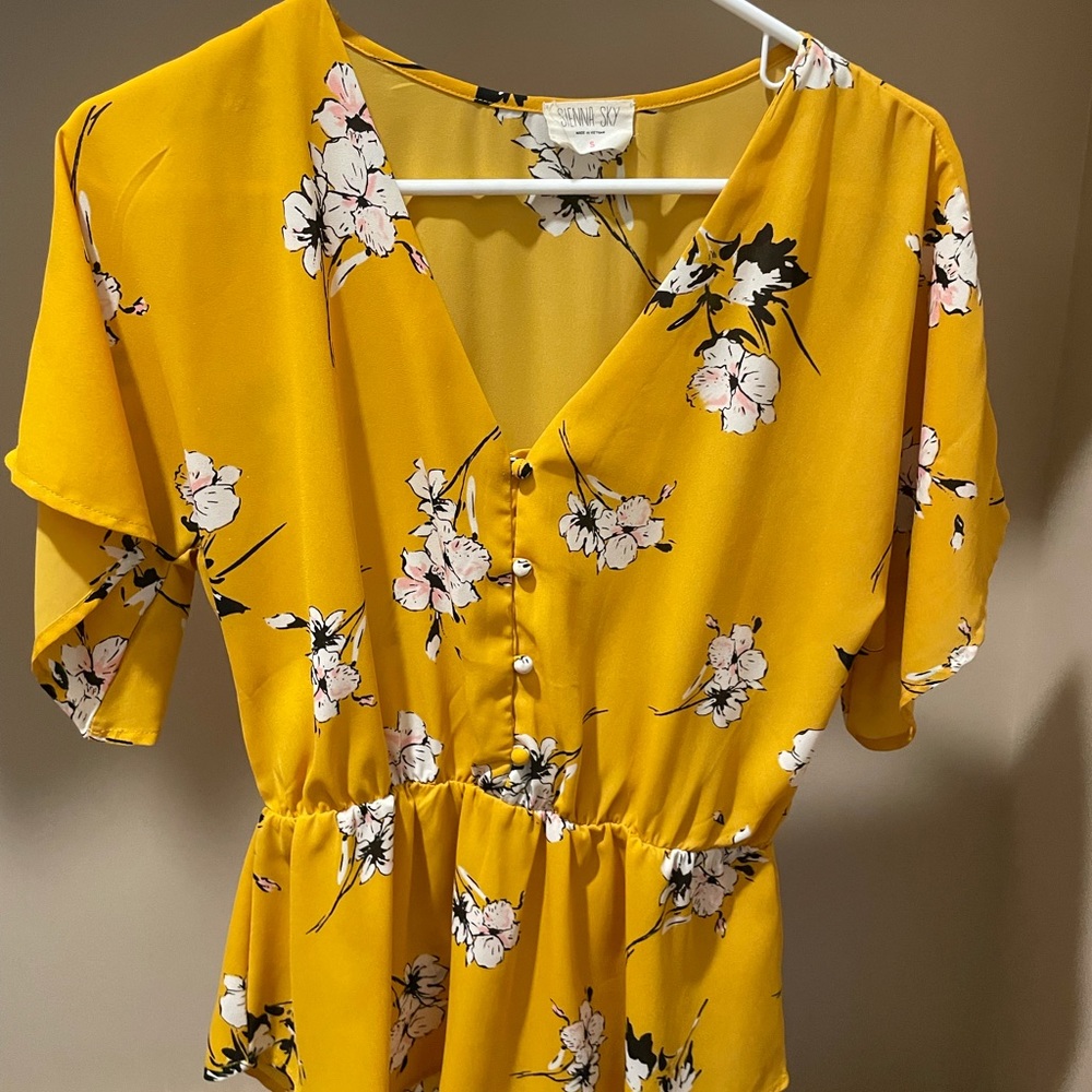 Yellow floral sienna sky blouse!